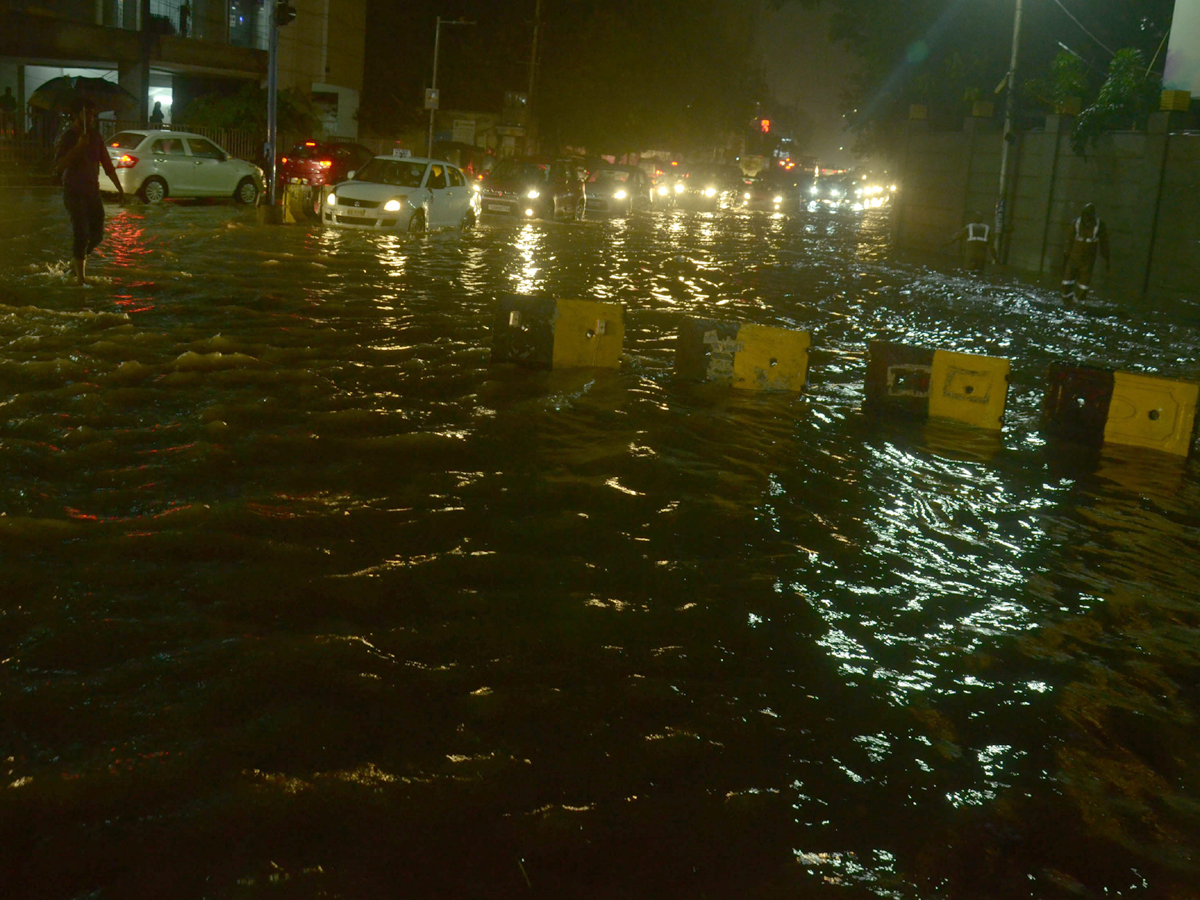 Heavy rain in Hyderabad Photo Gallery - Sakshi4