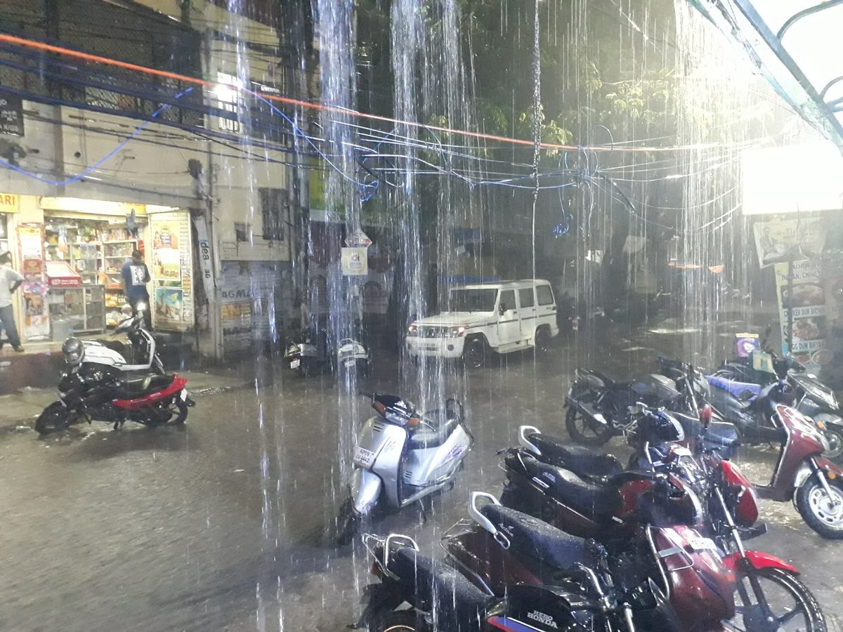 Heavy rain in Hyderabad Photo Gallery - Sakshi31