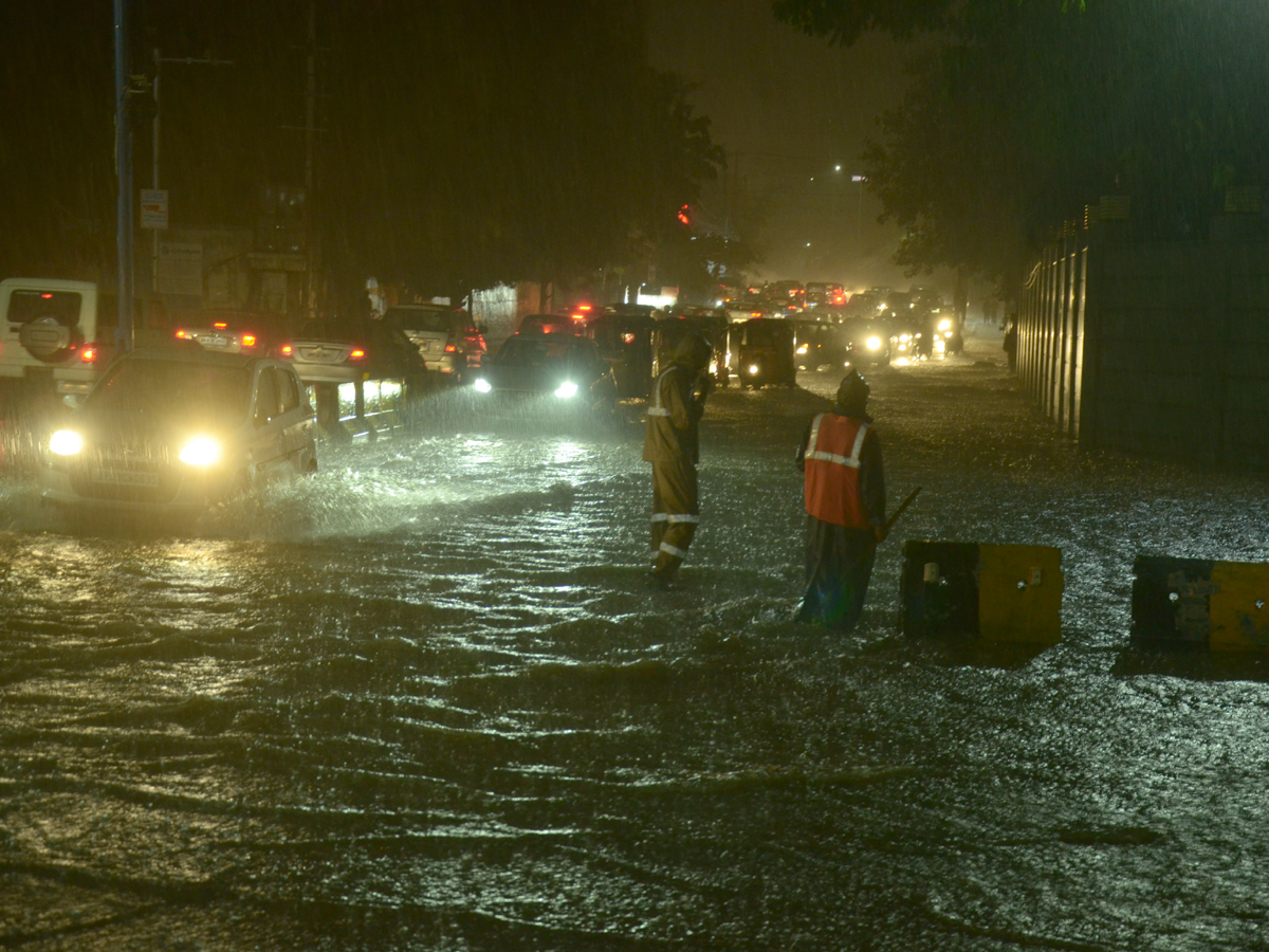 Heavy rain in Hyderabad Photo Gallery - Sakshi5