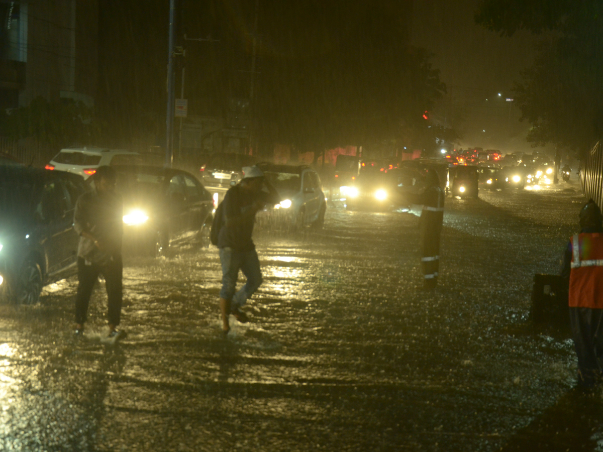 Heavy rain in Hyderabad Photo Gallery - Sakshi6