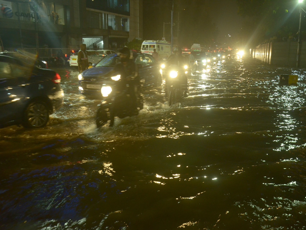 Heavy rain in Hyderabad Photo Gallery - Sakshi8