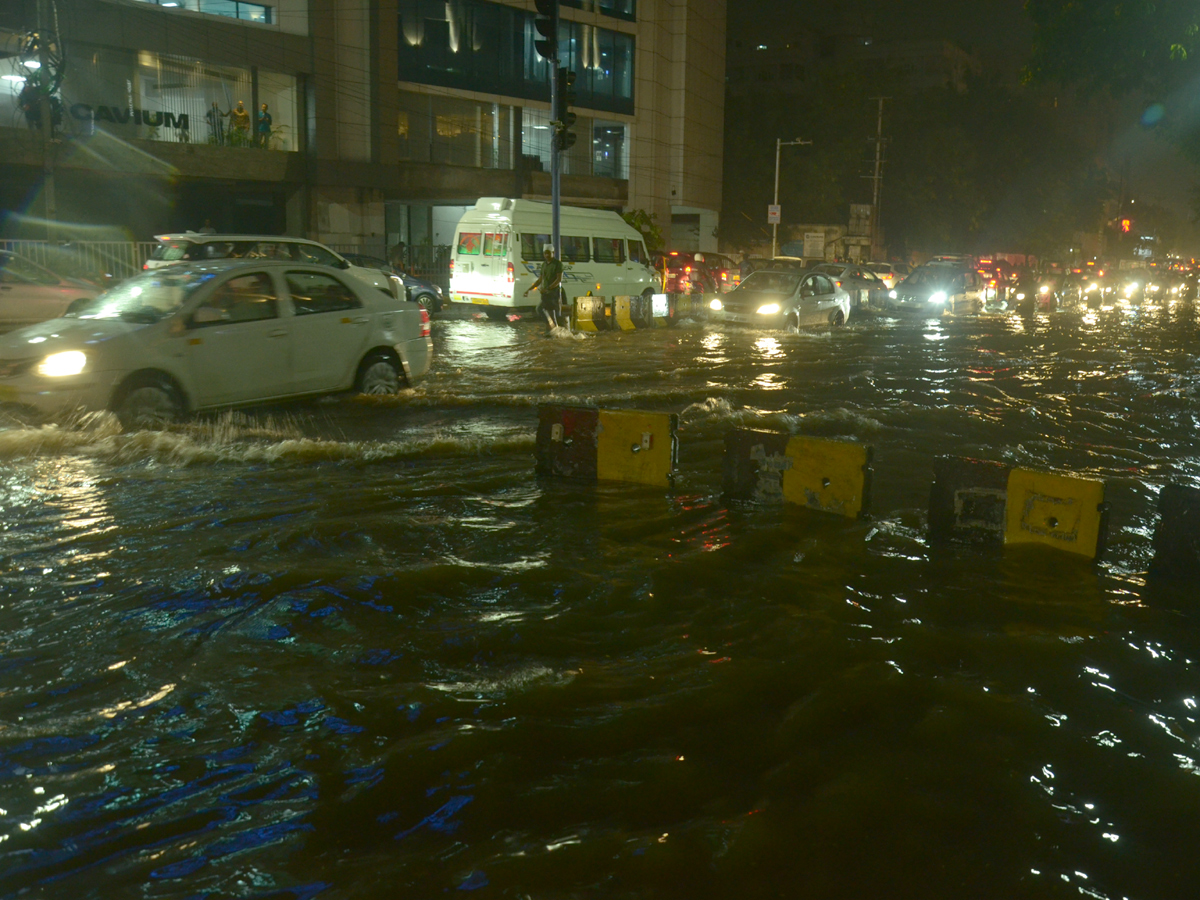 Heavy rain in Hyderabad Photo Gallery - Sakshi9