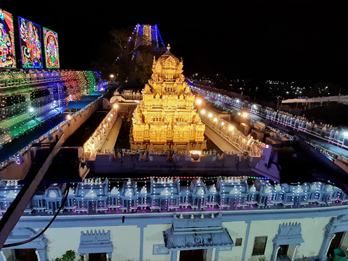 Vijayawada Kanaka Durga Temple Dasara Festival in Photo Gallery - Sakshi10