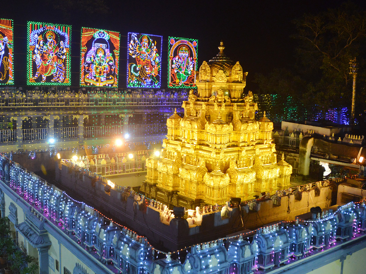 Vijayawada Kanaka Durga Temple Dasara Festival in Photo Gallery - Sakshi3