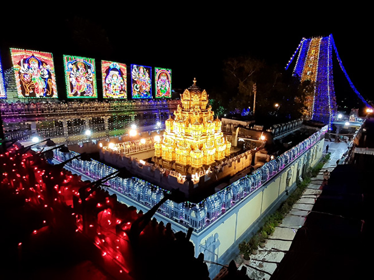 Vijayawada Kanaka Durga Temple Dasara Festival in Photo Gallery - Sakshi8