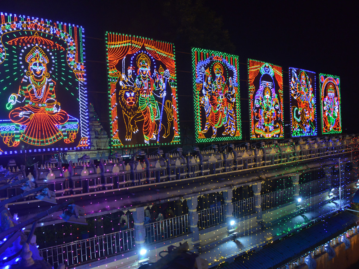 Vijayawada Kanaka Durga Temple Dasara Festival in Photo Gallery - Sakshi9