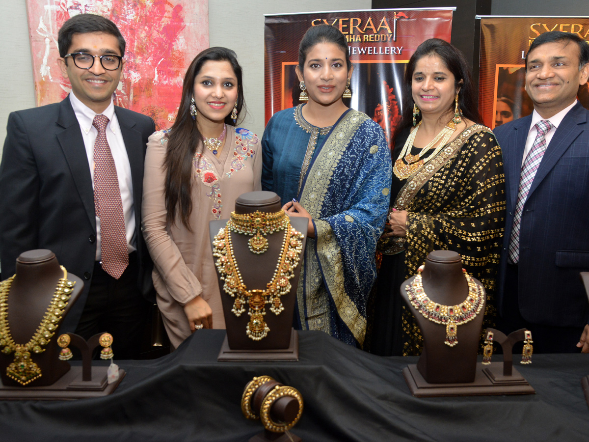 Syeraa Movie Jewellery Presentation By Chiru Daughter Sushmita - Sakshi15