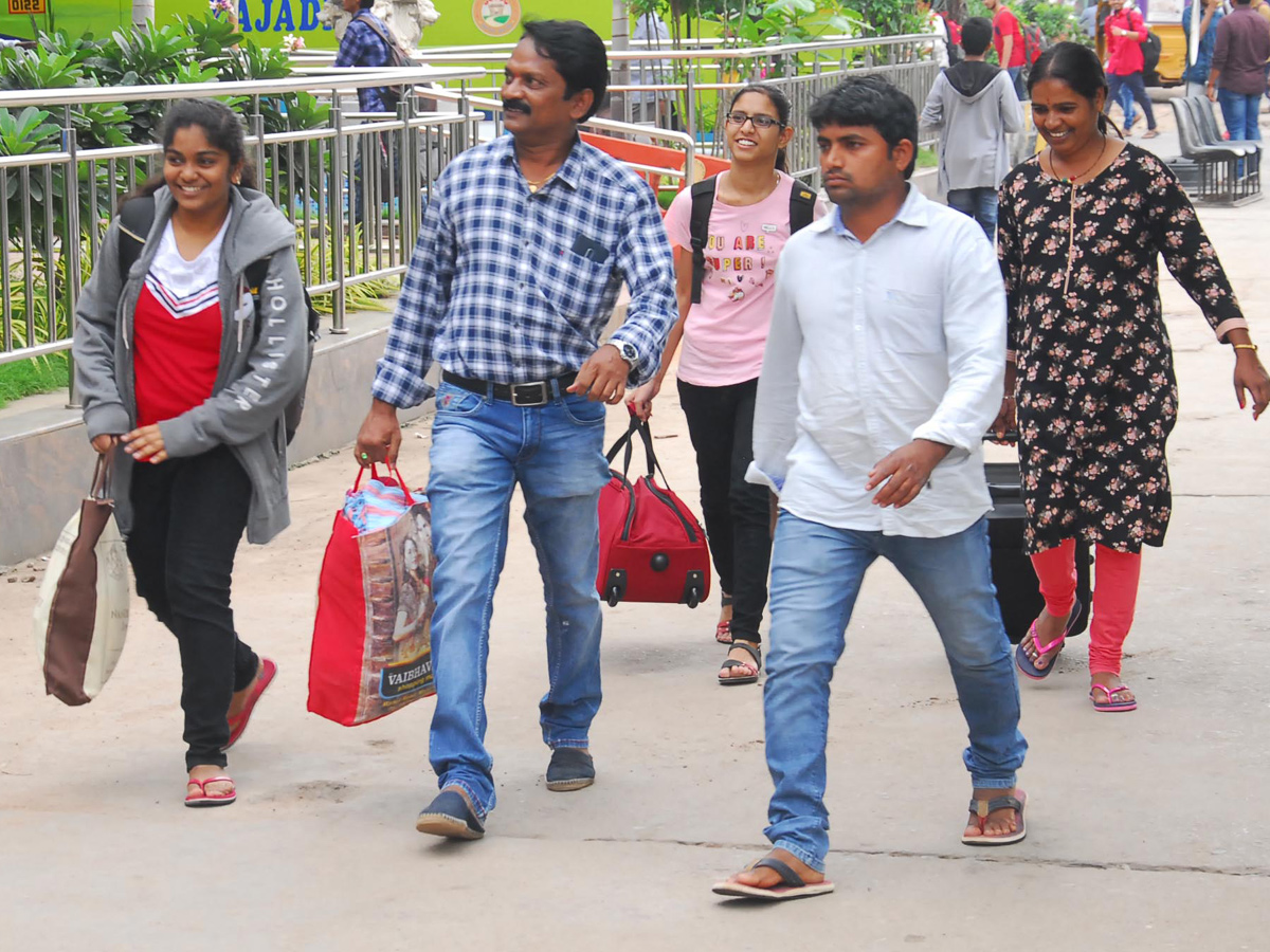 Hyderabad City Bus Stations Full of Rush Dussehra Festival  - Sakshi12