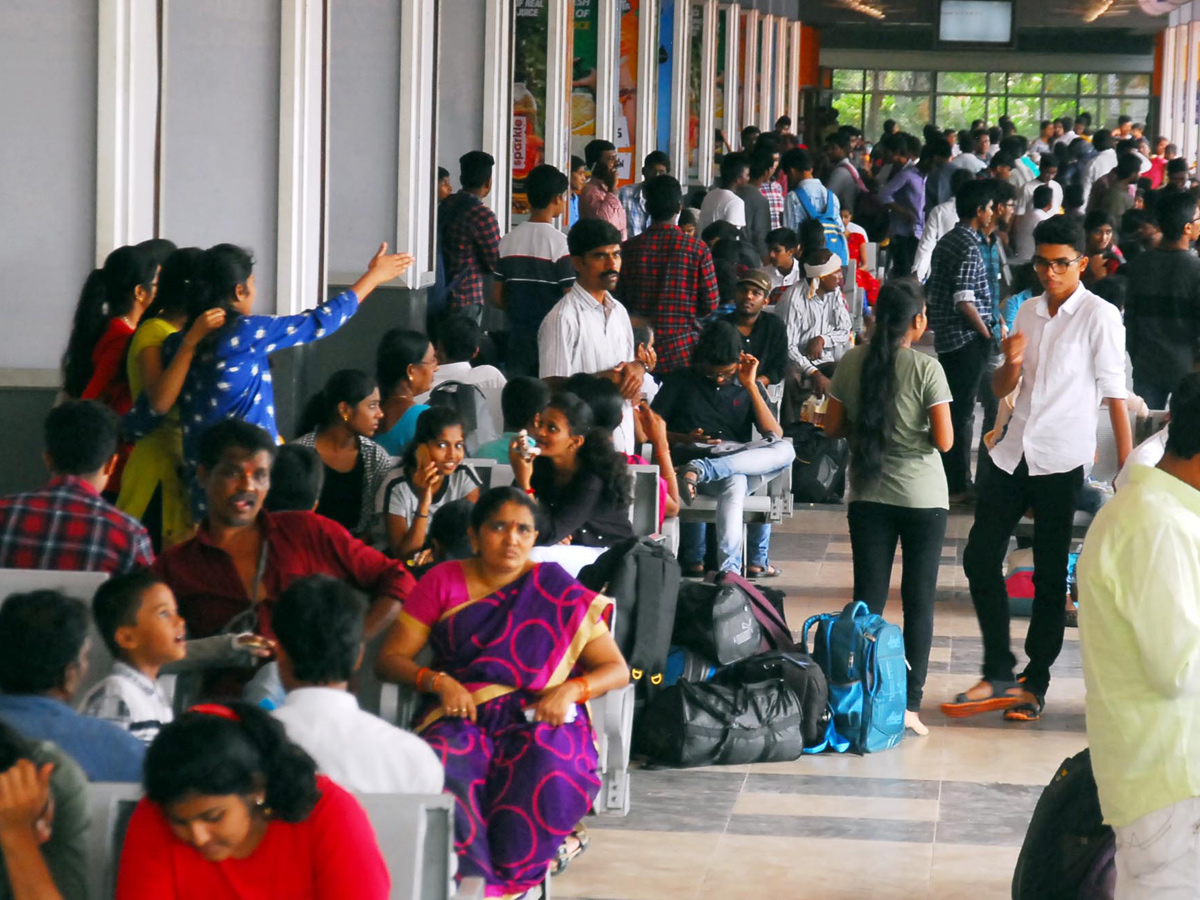 Hyderabad City Bus Stations Full of Rush Dussehra Festival  - Sakshi4