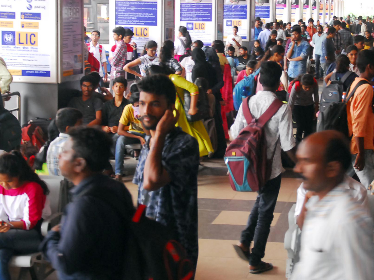 Hyderabad City Bus Stations Full of Rush Dussehra Festival  - Sakshi5