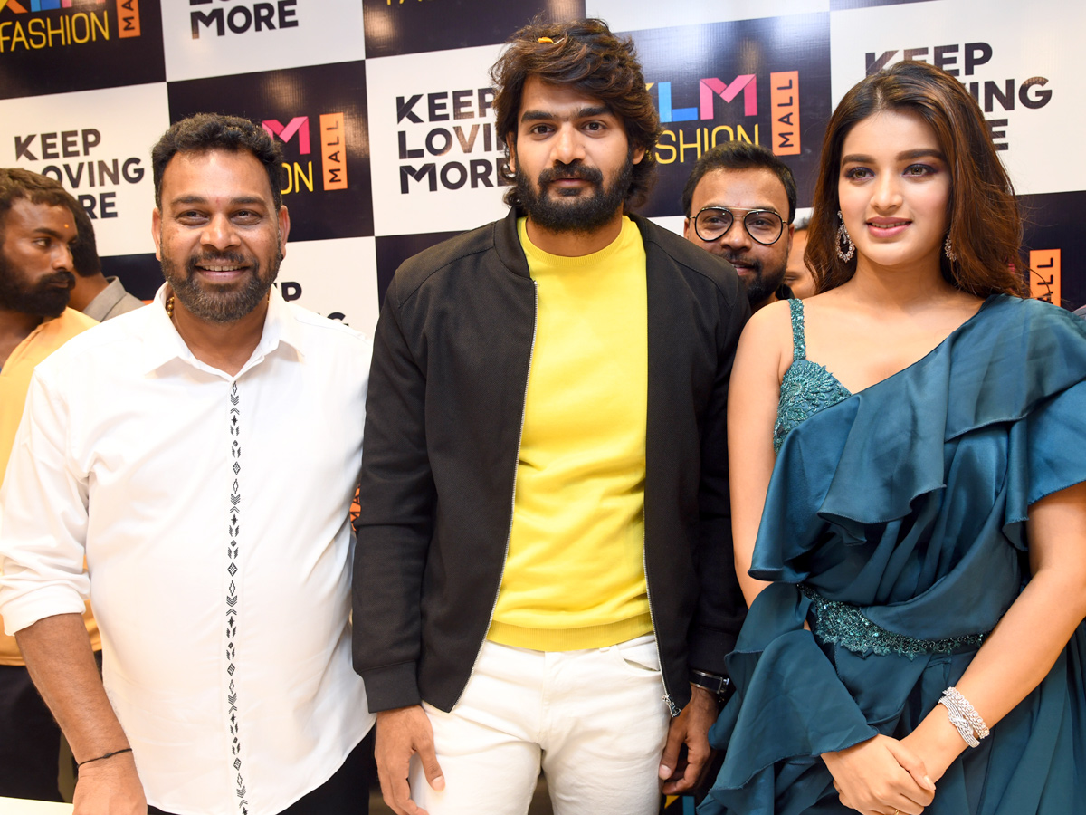 Nidhhi Agerwal & Karthikeya launches KLM Fashion Mall Photo Gallery - Sakshi6