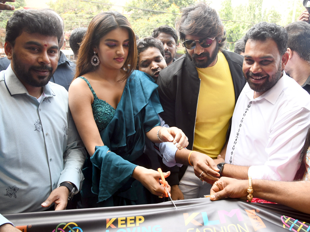 Nidhhi Agerwal & Karthikeya launches KLM Fashion Mall Photo Gallery - Sakshi1