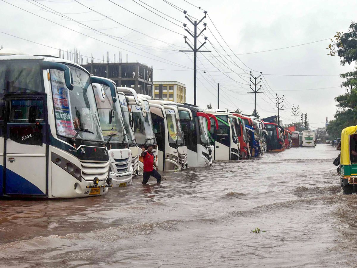 Rain wreaks havoc in Bihar alert in 13 districts Photo Gallery - Sakshi12