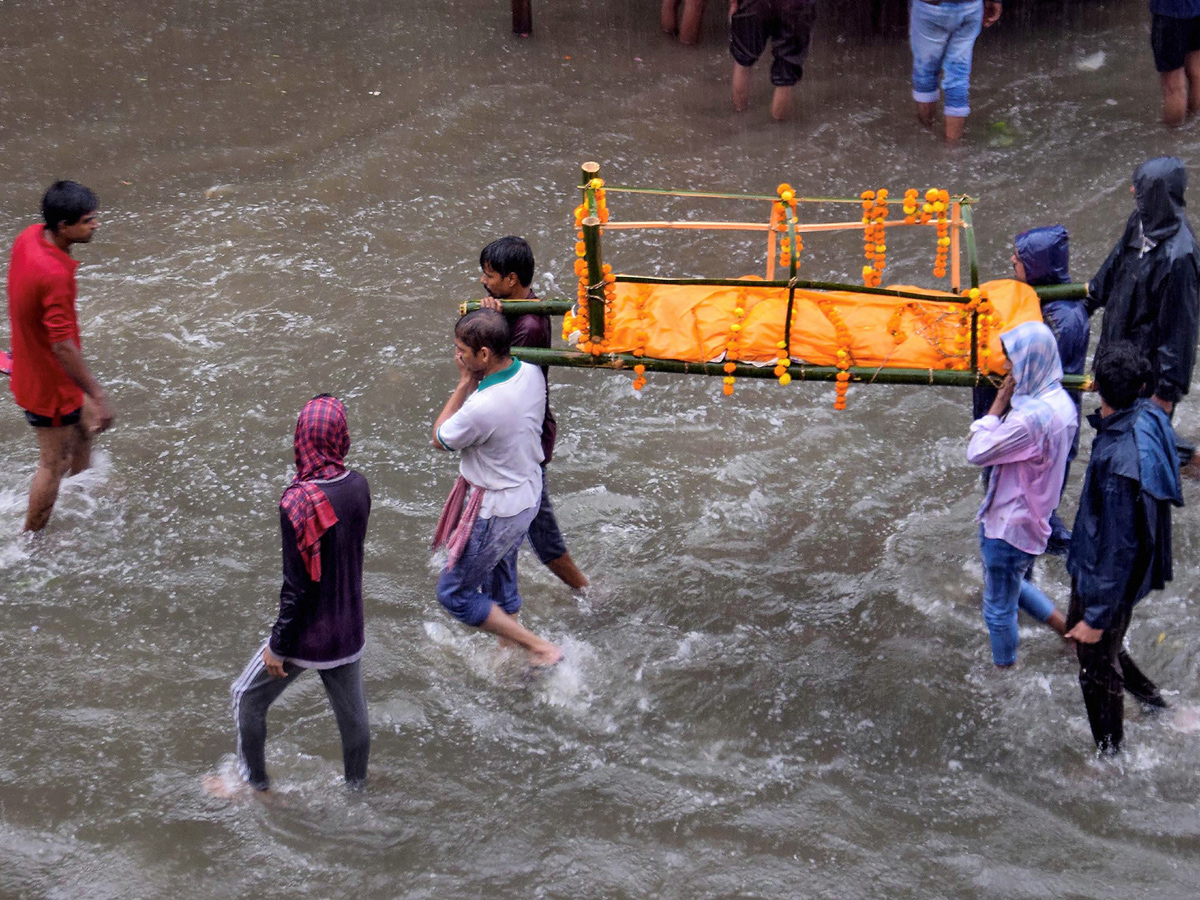 Rain wreaks havoc in Bihar alert in 13 districts Photo Gallery - Sakshi16