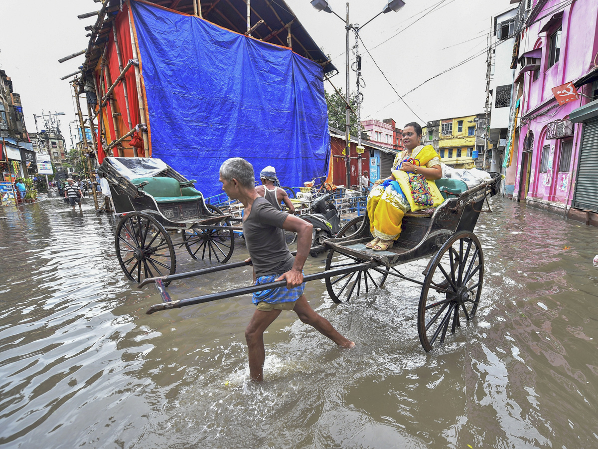 Rain wreaks havoc in Bihar alert in 13 districts Photo Gallery - Sakshi17