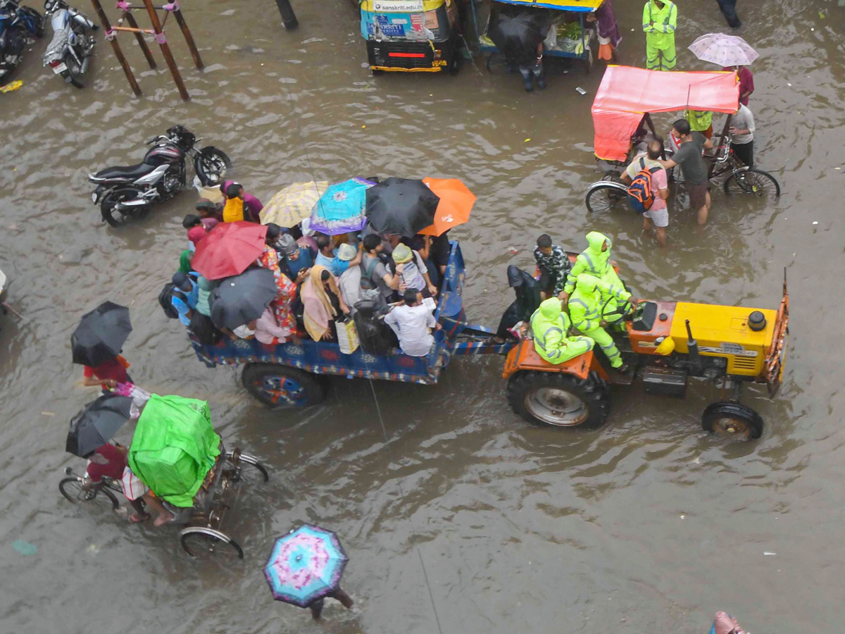 Rain wreaks havoc in Bihar alert in 13 districts Photo Gallery - Sakshi18