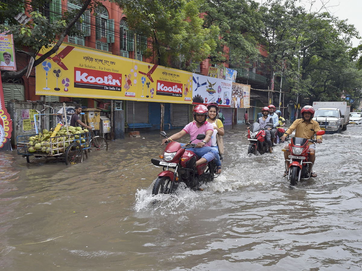 Rain wreaks havoc in Bihar alert in 13 districts Photo Gallery - Sakshi4