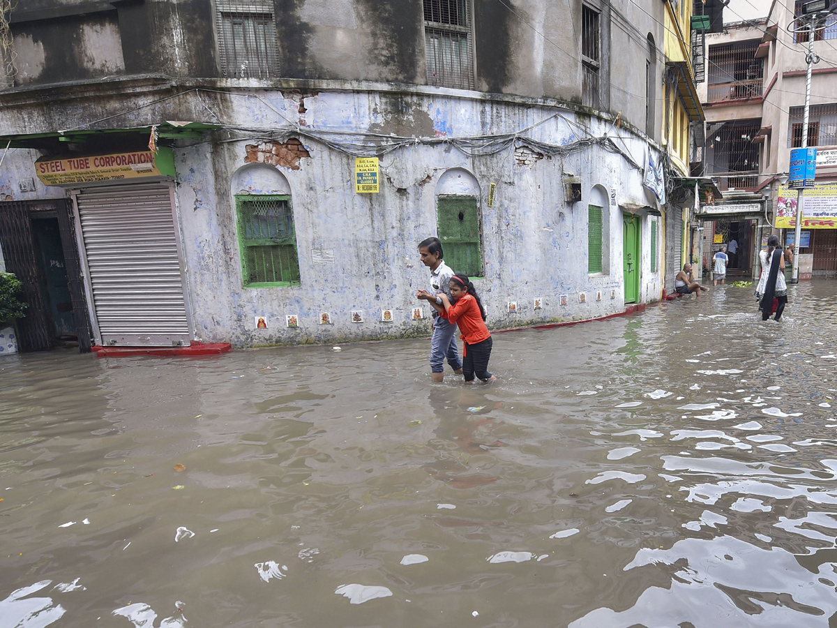 Rain wreaks havoc in Bihar alert in 13 districts Photo Gallery - Sakshi5