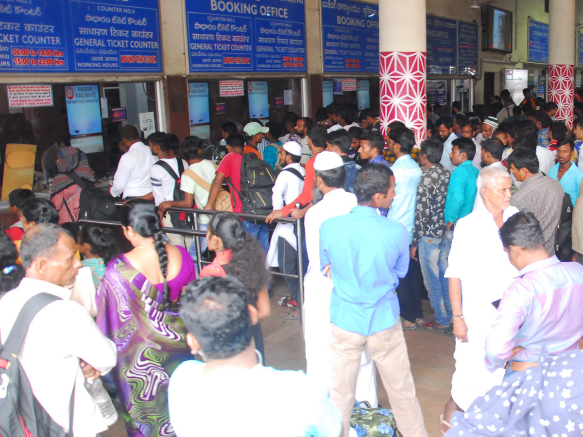 Hyderabad City Bus Stations Full of Rush Dussehra Festival  - Sakshi15