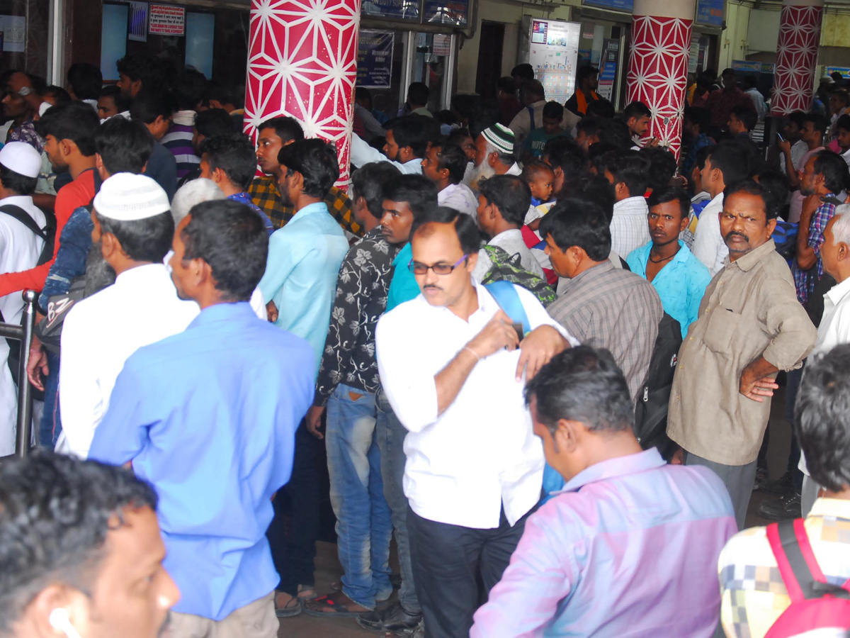 Hyderabad City Bus Stations Full of Rush Dussehra Festival  - Sakshi17