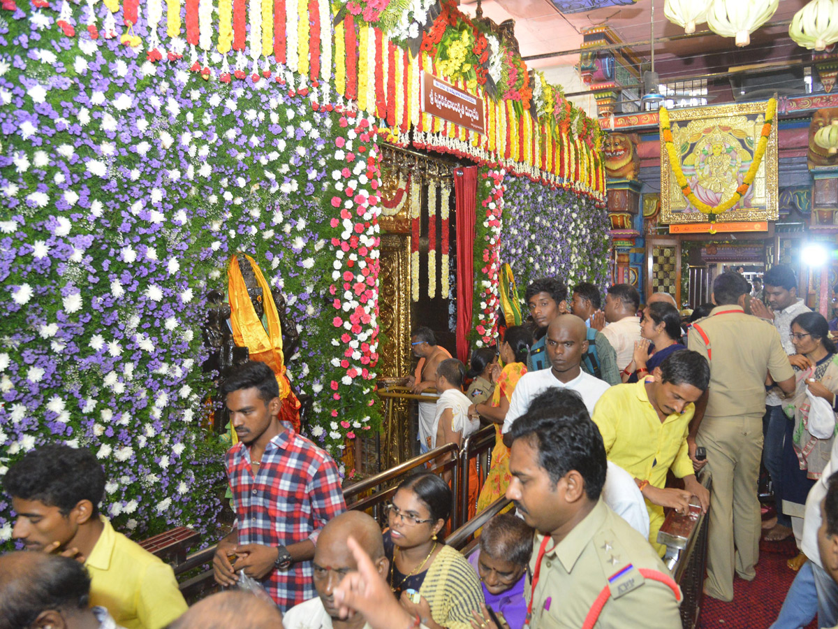 Sharan Navaratri Celebrations At Vijayawada Indrakeeladri Photo Gallery - Sakshi12