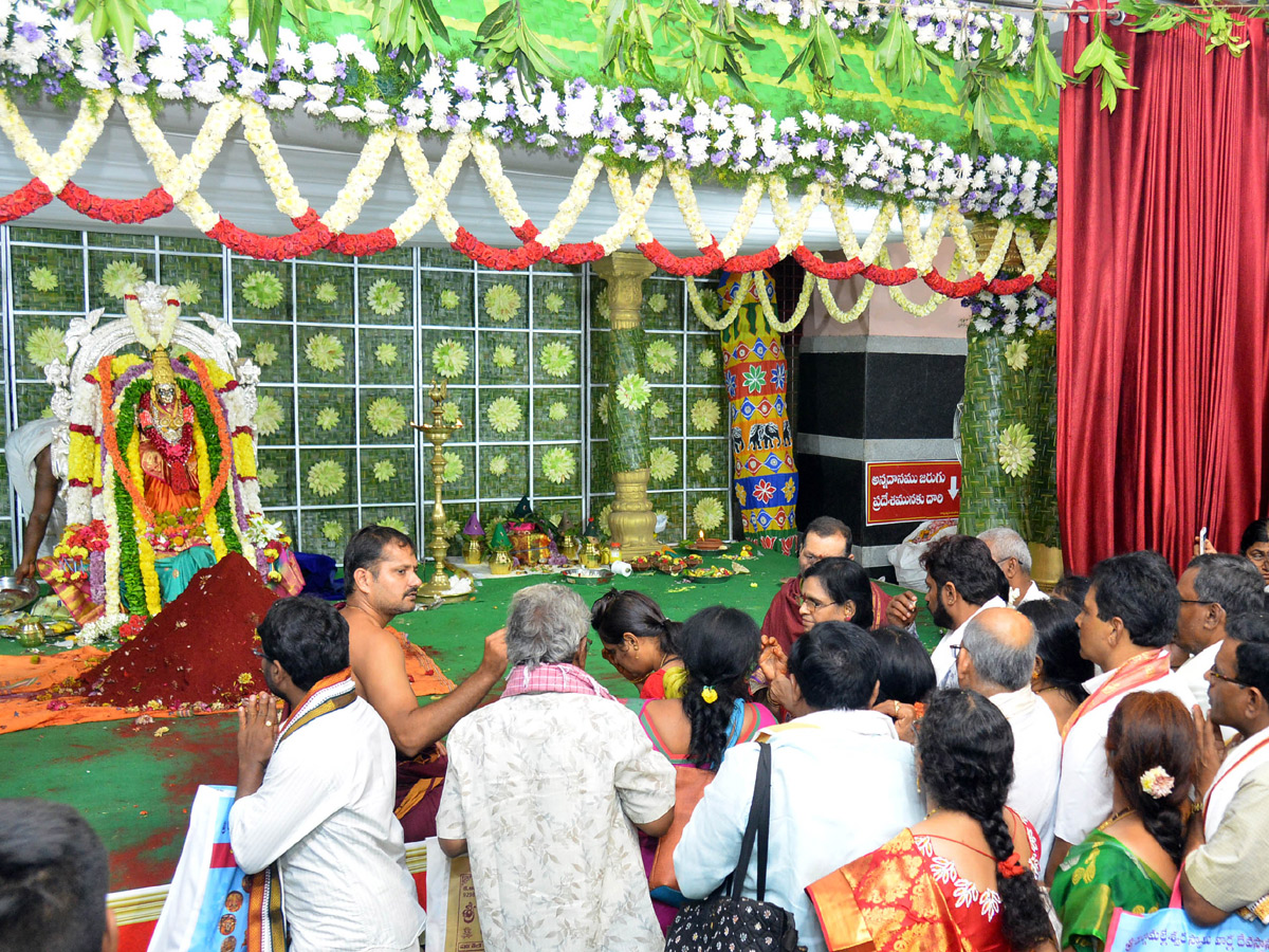 Sharan Navaratri Celebrations At Vijayawada Indrakeeladri Photo Gallery - Sakshi16