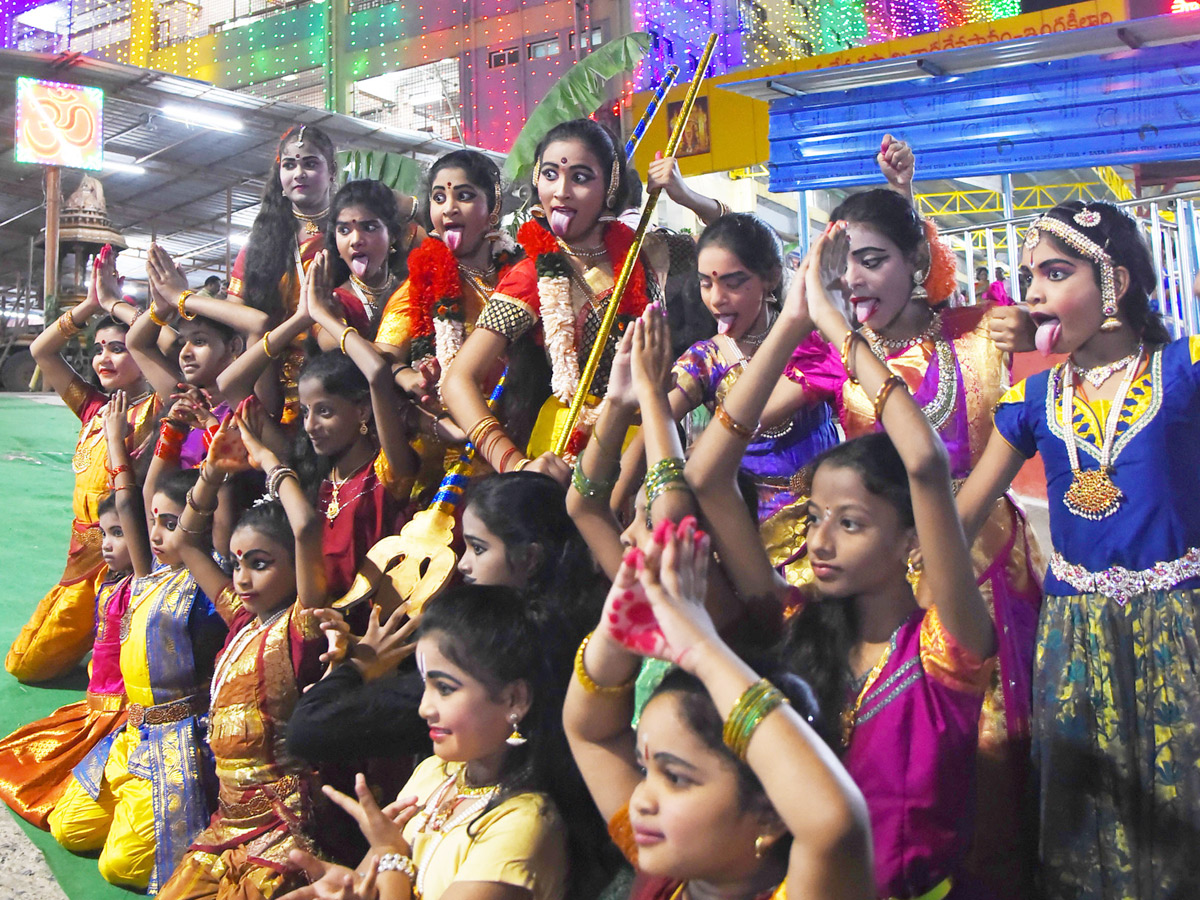 Sharan Navaratri Celebrations At Vijayawada Indrakeeladri Photo Gallery - Sakshi5