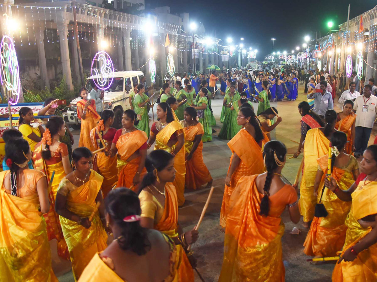 Sharan Navaratri Celebrations At Vijayawada Indrakeeladri Photo Gallery - Sakshi6