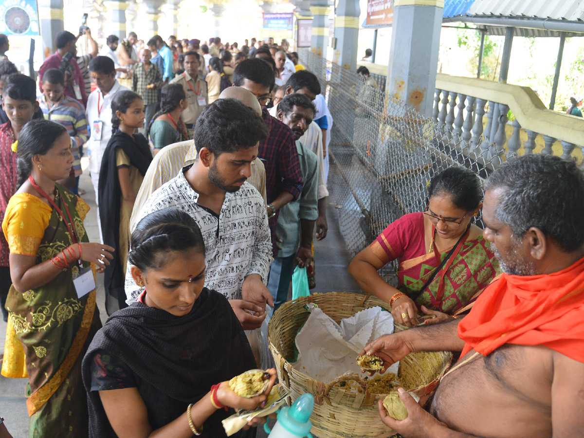 Sharan Navaratri Celebrations At Vijayawada Indrakeeladri Photo Gallery - Sakshi8