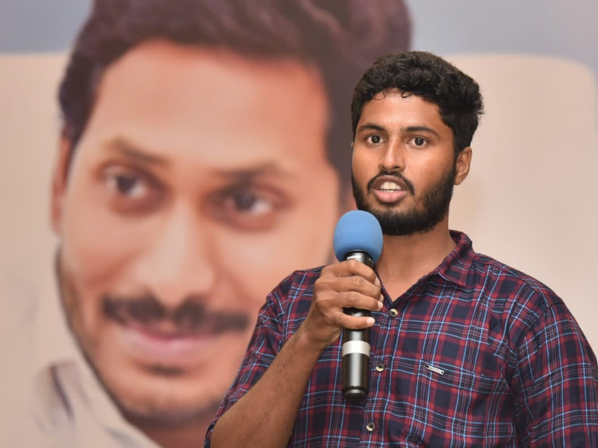 YS Jagan Handed Over Appointment Letters Ap Grama Ward Sachivalayam Candidates Photo Gallery - Sakshi12