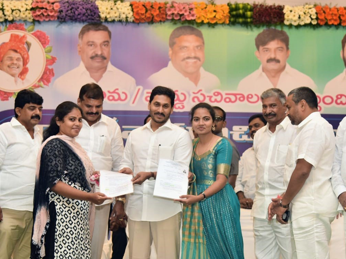 YS Jagan Handed Over Appointment Letters Ap Grama Ward Sachivalayam Candidates Photo Gallery - Sakshi15