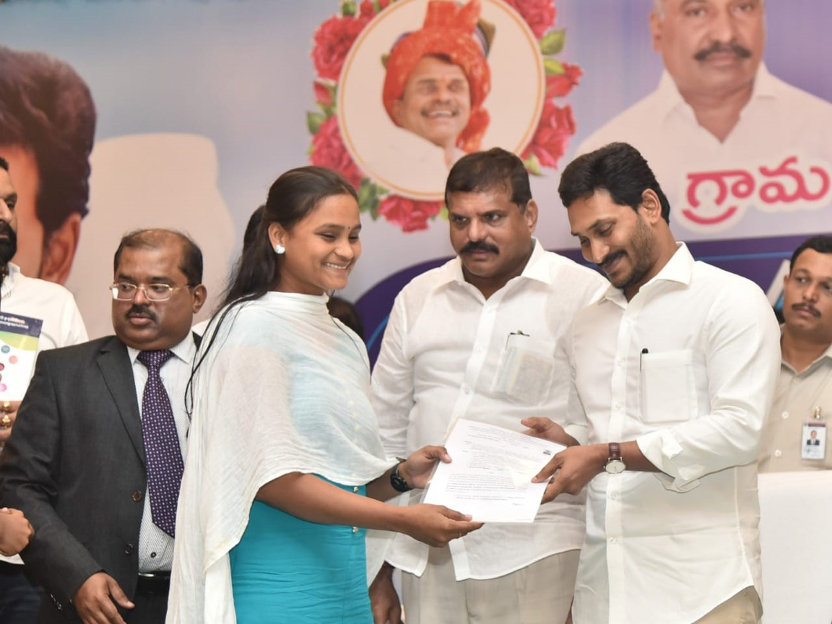 YS Jagan Handed Over Appointment Letters Ap Grama Ward Sachivalayam Candidates Photo Gallery - Sakshi18