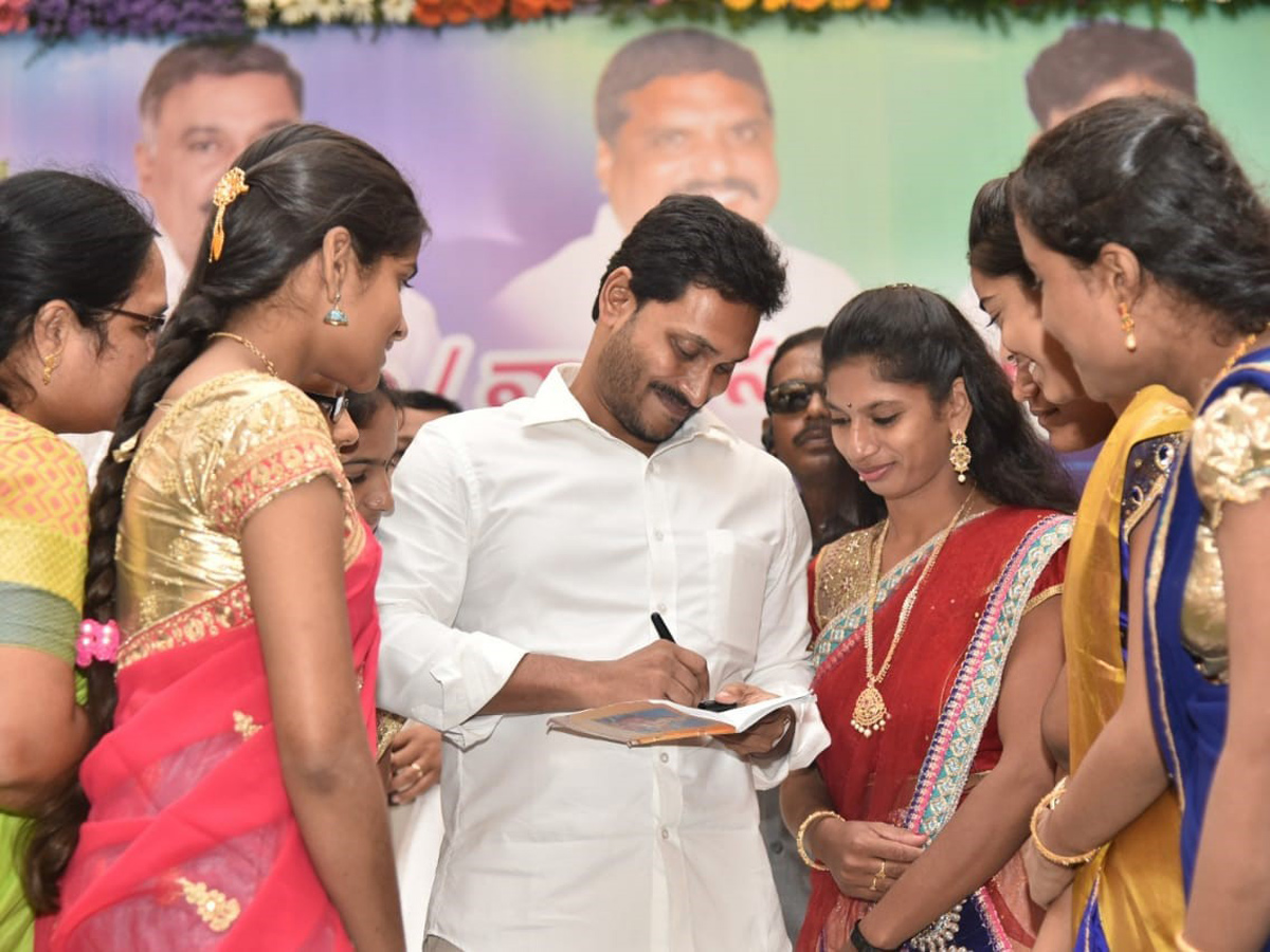 YS Jagan Handed Over Appointment Letters Ap Grama Ward Sachivalayam Candidates Photo Gallery - Sakshi28