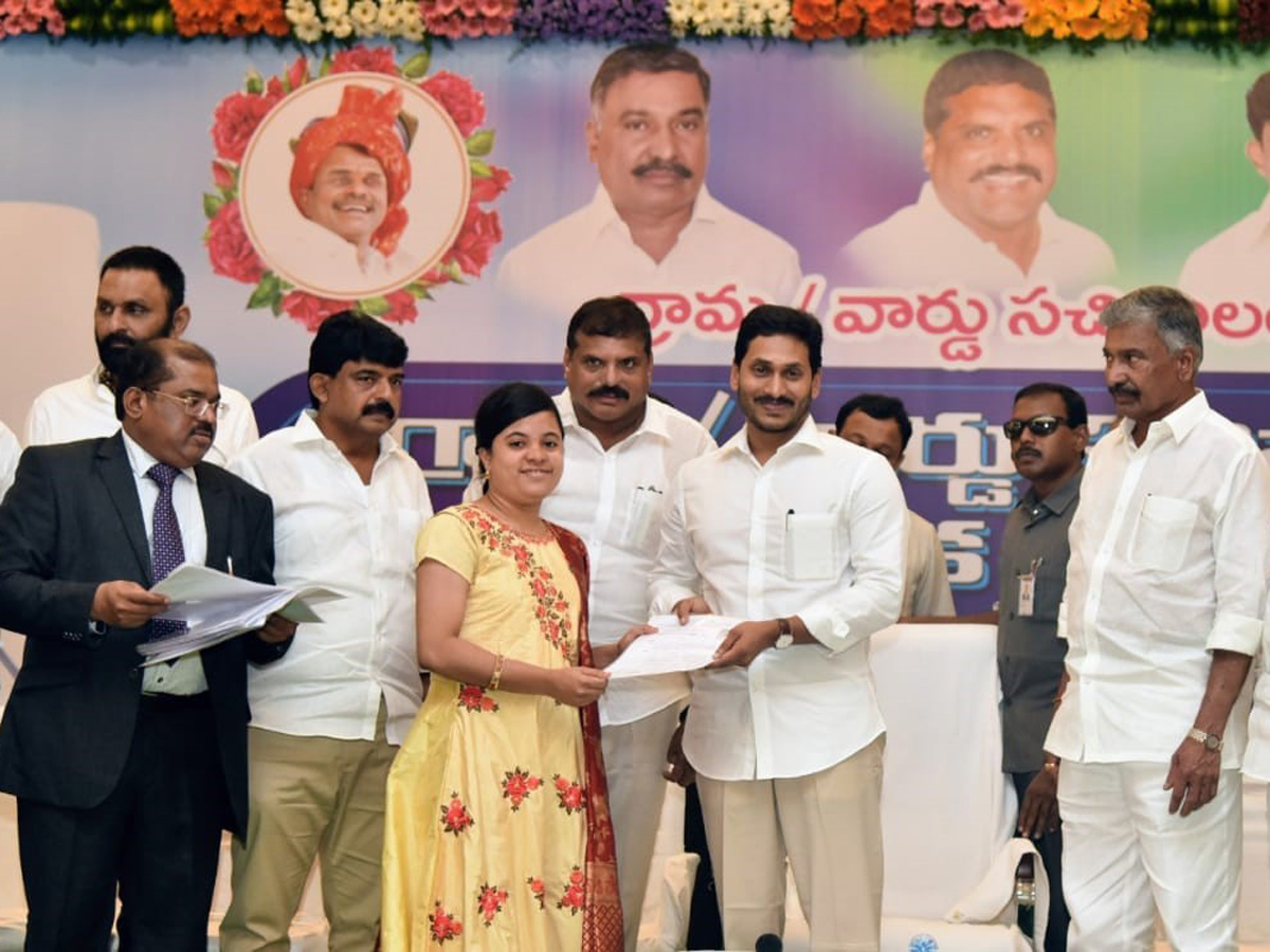 YS Jagan Handed Over Appointment Letters Ap Grama Ward Sachivalayam Candidates Photo Gallery - Sakshi32