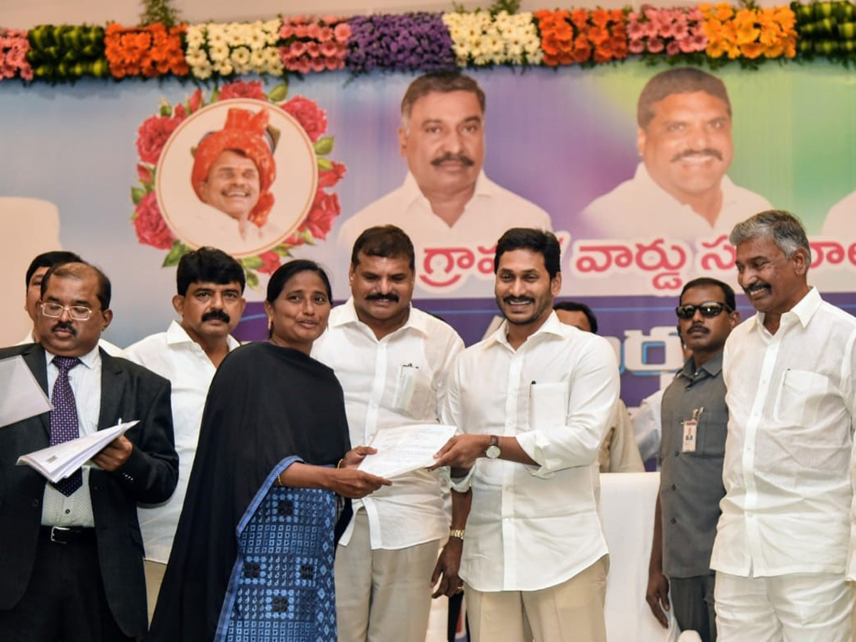 YS Jagan Handed Over Appointment Letters Ap Grama Ward Sachivalayam Candidates Photo Gallery - Sakshi35