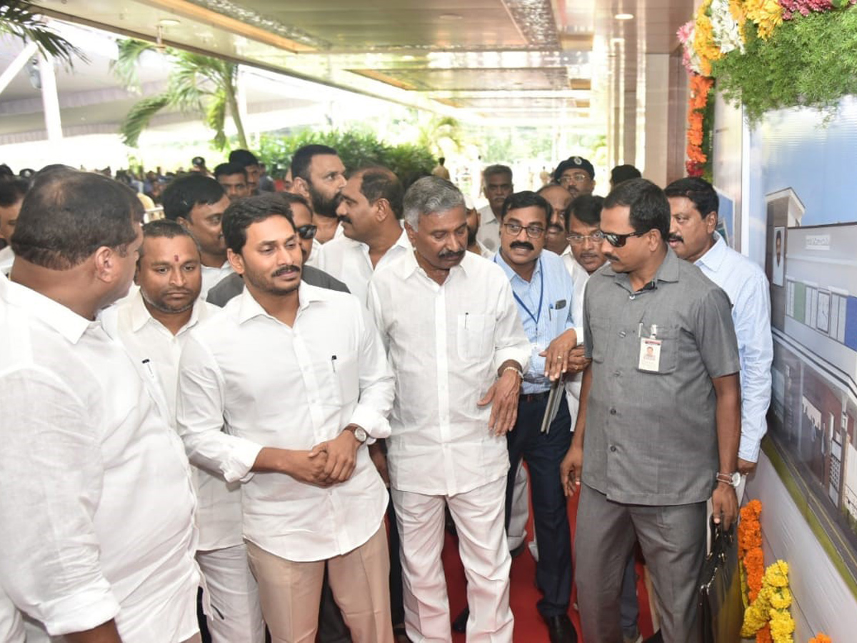 YS Jagan Handed Over Appointment Letters Ap Grama Ward Sachivalayam Candidates Photo Gallery - Sakshi4