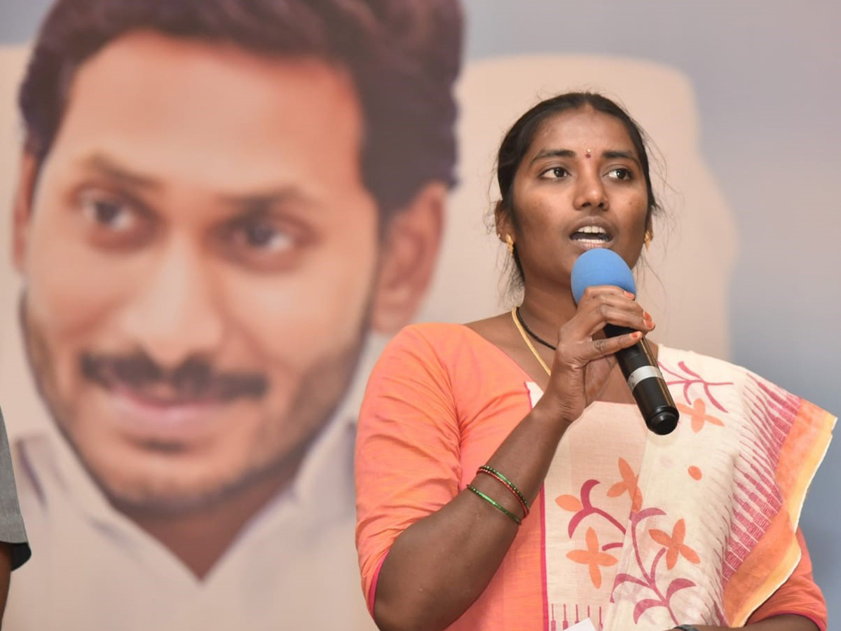 YS Jagan Handed Over Appointment Letters Ap Grama Ward Sachivalayam Candidates Photo Gallery - Sakshi9