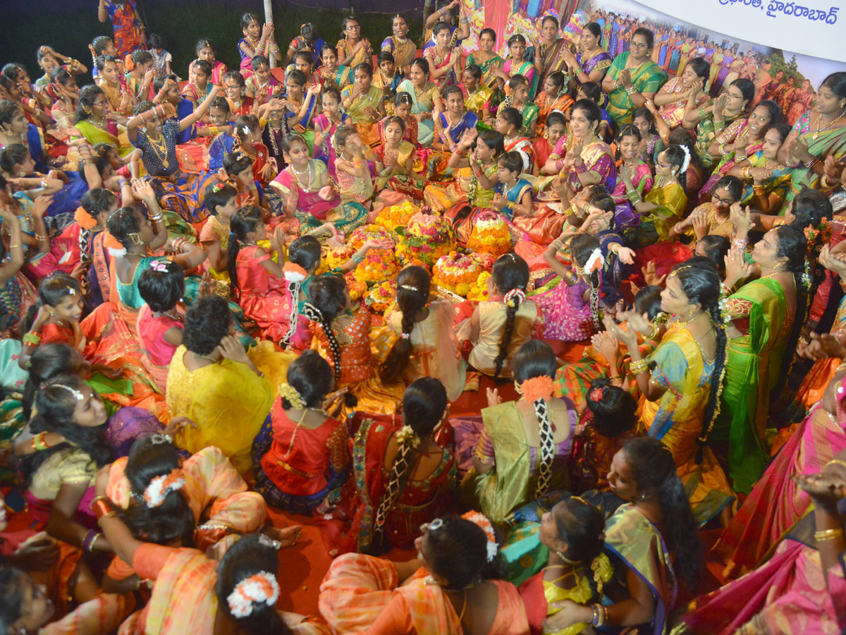  bathukamma celebrations in hyderabad Photo Gallery - Sakshi17