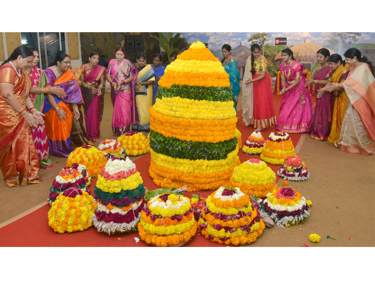  bathukamma celebrations in hyderabad Photo Gallery - Sakshi21