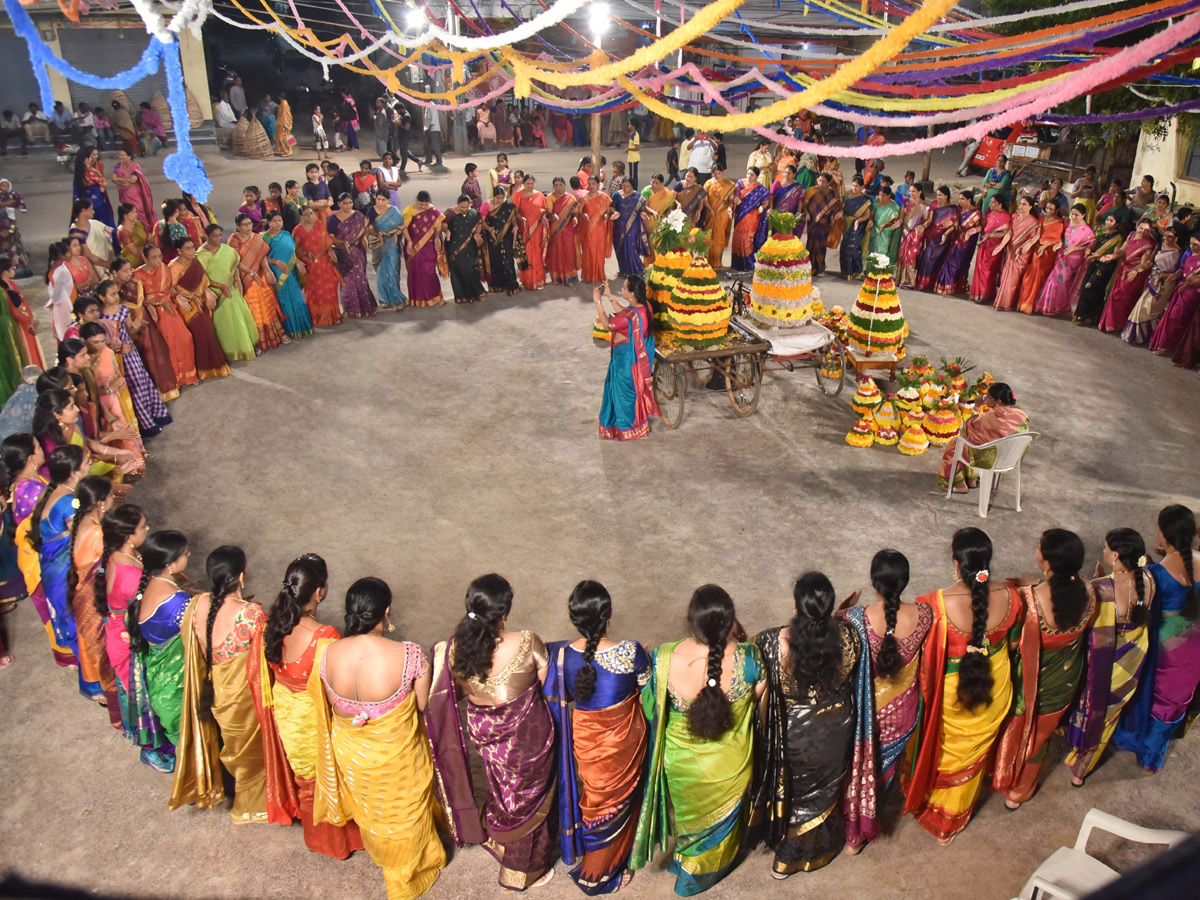  bathukamma celebrations in hyderabad Photo Gallery - Sakshi7