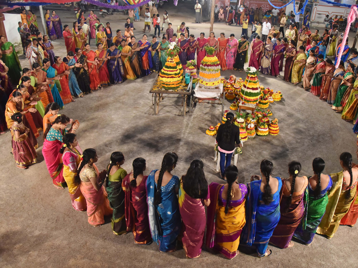  bathukamma celebrations in hyderabad Photo Gallery - Sakshi8