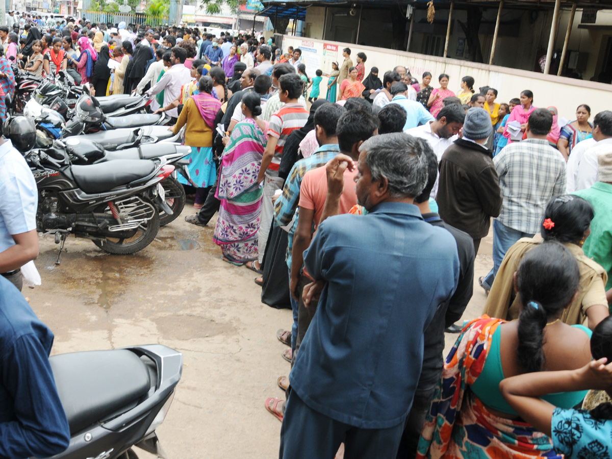  Health Minister Etela Rajender Inspected Fever Hospital In Nallakunta - Sakshi2