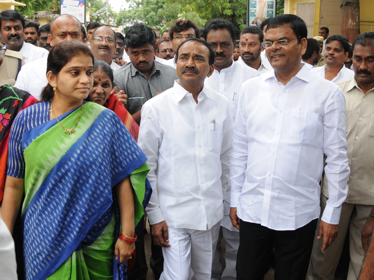  Health Minister Etela Rajender Inspected Fever Hospital In Nallakunta - Sakshi4