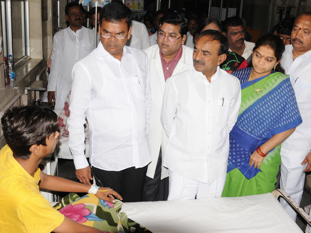  Health Minister Etela Rajender Inspected Fever Hospital In Nallakunta - Sakshi5