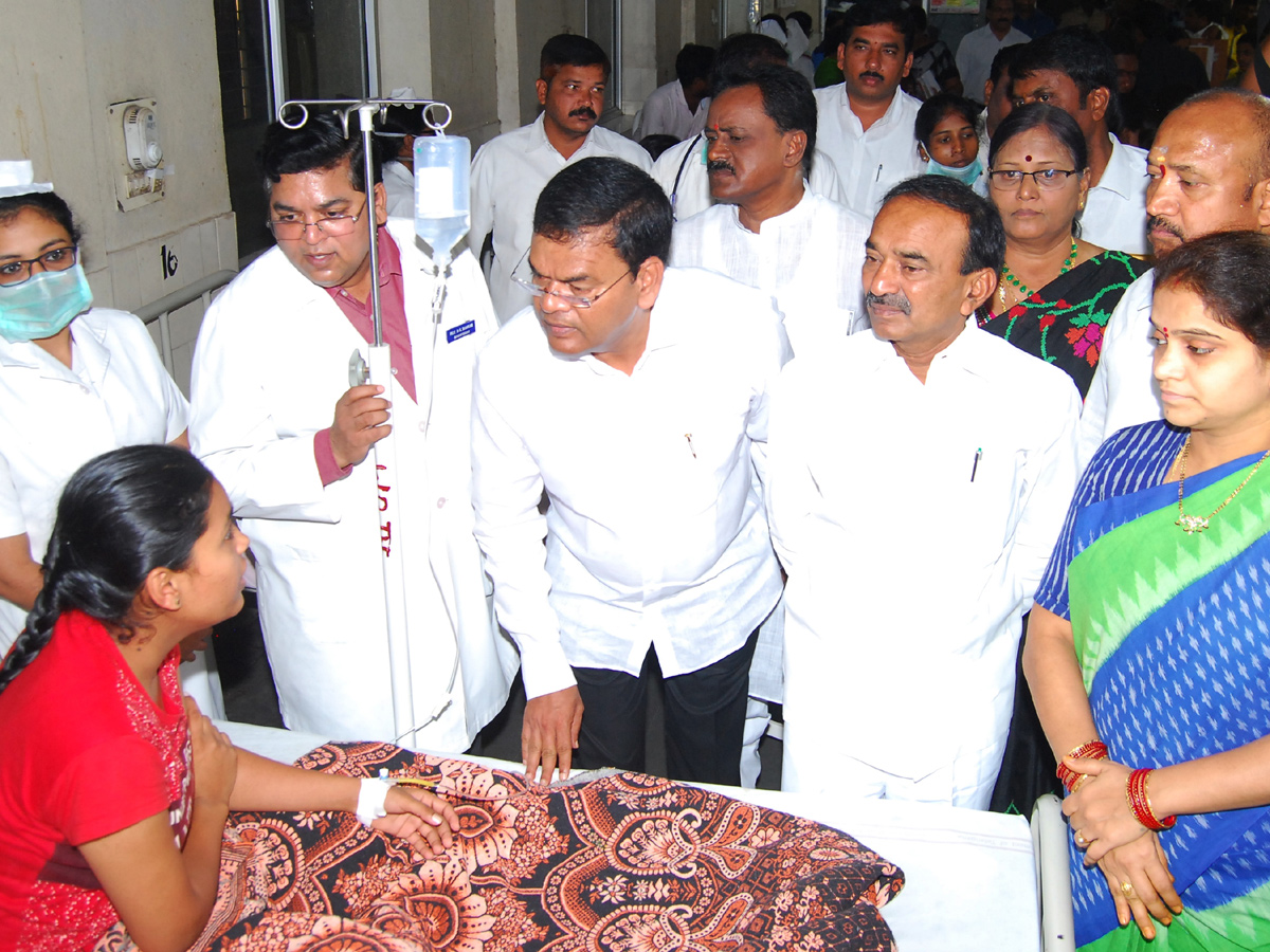  Health Minister Etela Rajender Inspected Fever Hospital In Nallakunta - Sakshi6