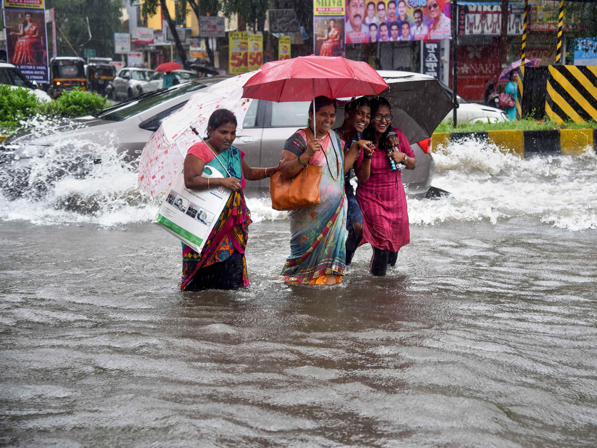 Heavy Rain in Mumbai Photo Gallery - Sakshi12