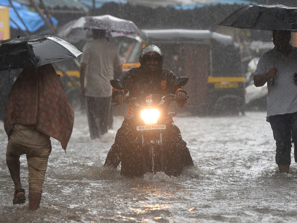 Heavy Rain in Mumbai Photo Gallery - Sakshi13