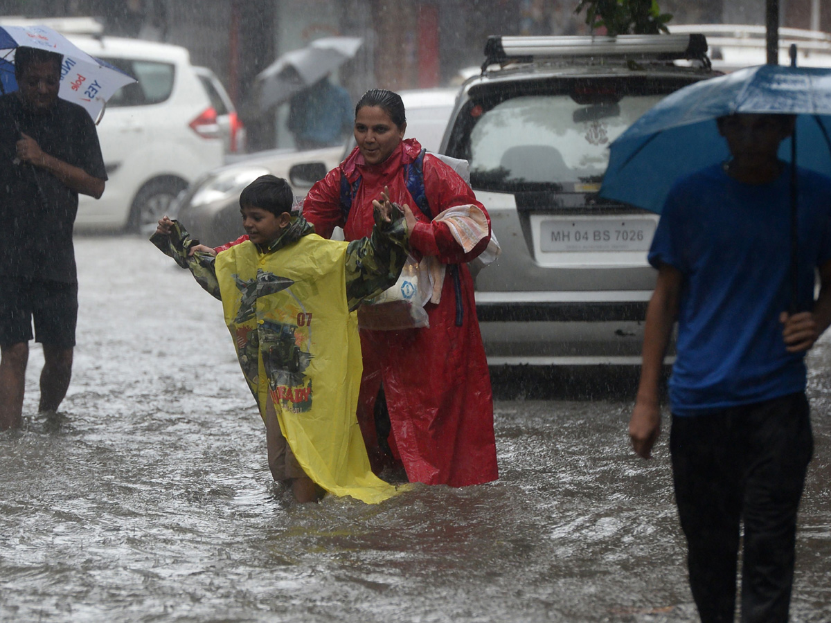 Heavy Rain in Mumbai Photo Gallery - Sakshi15