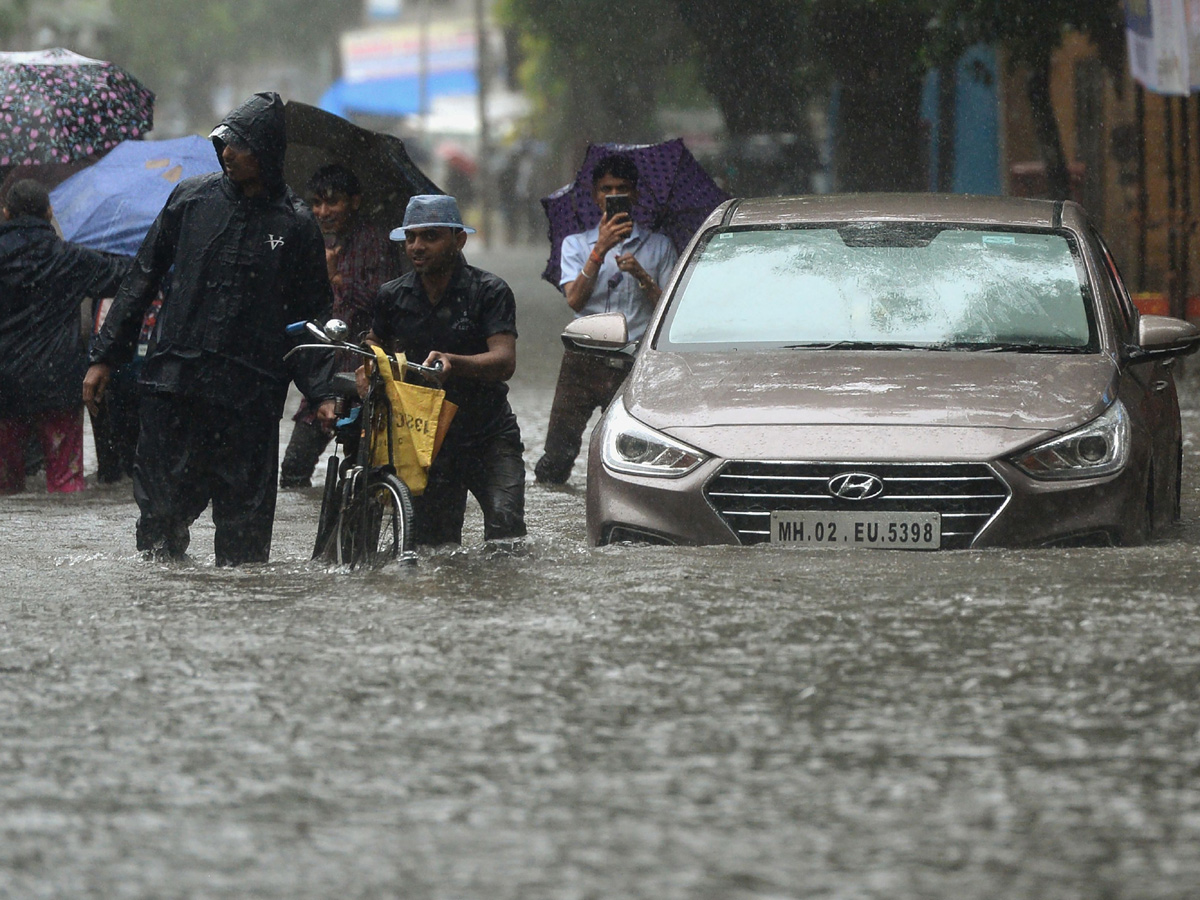 Heavy Rain in Mumbai Photo Gallery - Sakshi16