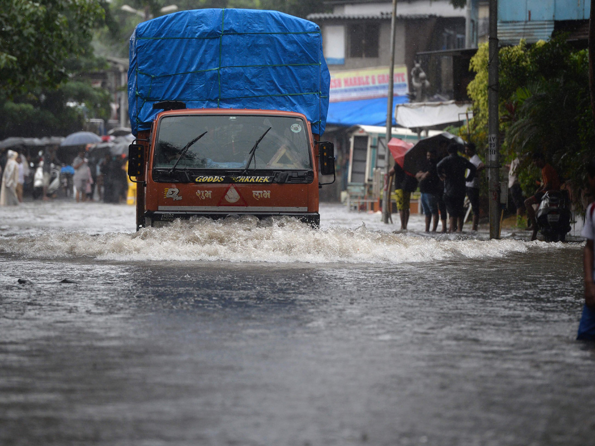 Heavy Rain in Mumbai Photo Gallery - Sakshi17